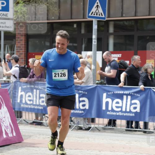 10.05.2026 - 8. Wedeler Halbmarathon Yannick Fuchs http://msf.ph/oto/9728350 10.05.2026 12:13:16 Ziel 2126 meine-sportfotos.de