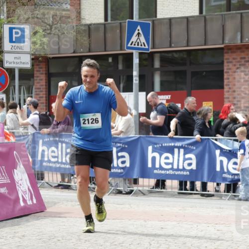 10.05.2026 - 8. Wedeler Halbmarathon Yannick Fuchs http://msf.ph/oto/9728358 10.05.2026 12:13:16 Ziel 2126 meine-sportfotos.de