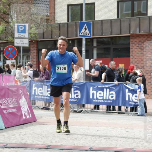 10.05.2026 - 8. Wedeler Halbmarathon Yannick Fuchs http://msf.ph/oto/9728361 10.05.2026 12:13:17 Ziel 2126 meine-sportfotos.de