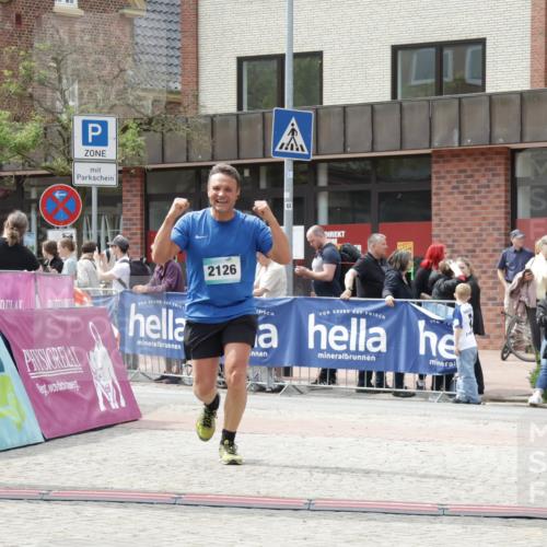 10.05.2026 - 8. Wedeler Halbmarathon Yannick Fuchs http://msf.ph/oto/9728365 10.05.2026 12:13:17 Ziel 2126 meine-sportfotos.de