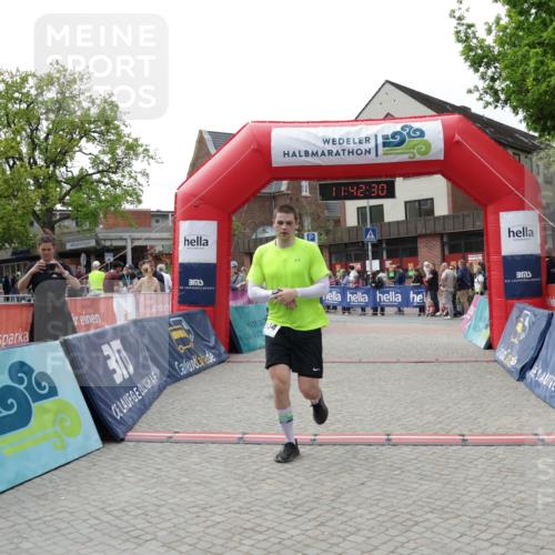 10.05.2026 - 8. Wedeler Halbmarathon Yannick Fuchs http://msf.ph/oto/9728371 10.05.2026 11:42:28 Ziel 2134 meine-sportfotos.de