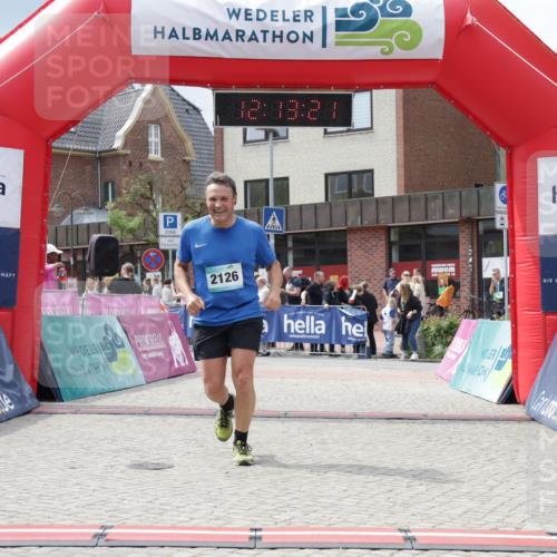 10.05.2026 - 8. Wedeler Halbmarathon Yannick Fuchs http://msf.ph/oto/9728391 10.05.2026 12:13:19 Ziel 2126 meine-sportfotos.de
