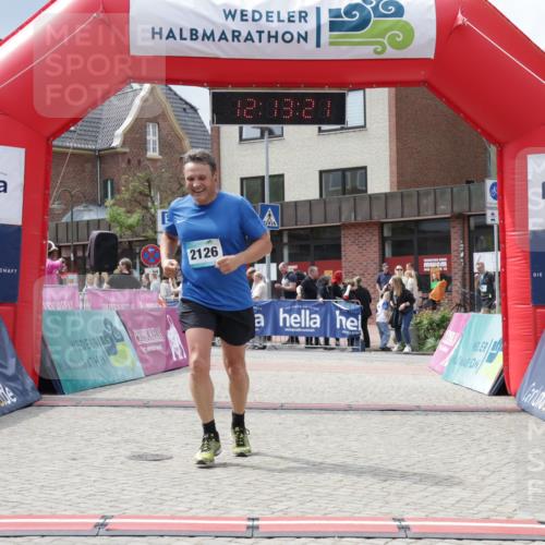 10.05.2026 - 8. Wedeler Halbmarathon Yannick Fuchs http://msf.ph/oto/9728396 10.05.2026 12:13:19 Ziel 2126 meine-sportfotos.de