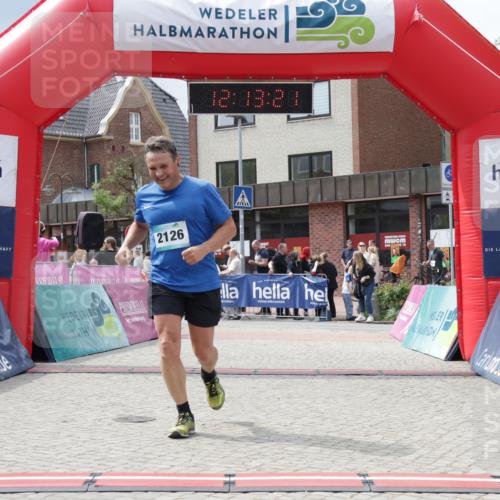 10.05.2026 - 8. Wedeler Halbmarathon Yannick Fuchs http://msf.ph/oto/9728401 10.05.2026 12:13:19 Ziel 2126 meine-sportfotos.de