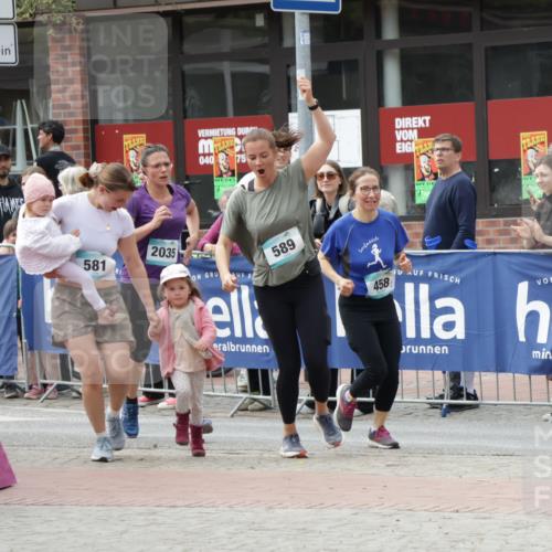 10.05.2026 - 8. Wedeler Halbmarathon Yannick Fuchs http://msf.ph/oto/9728403 10.05.2026 11:42:36 Ziel 458, 581, 589, 2035 meine-sportfotos.de