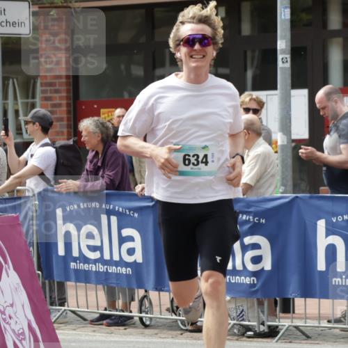 10.05.2026 - 8. Wedeler Halbmarathon Yannick Fuchs http://msf.ph/oto/9728408 10.05.2026 12:13:24 Ziel 634, 2126 meine-sportfotos.de