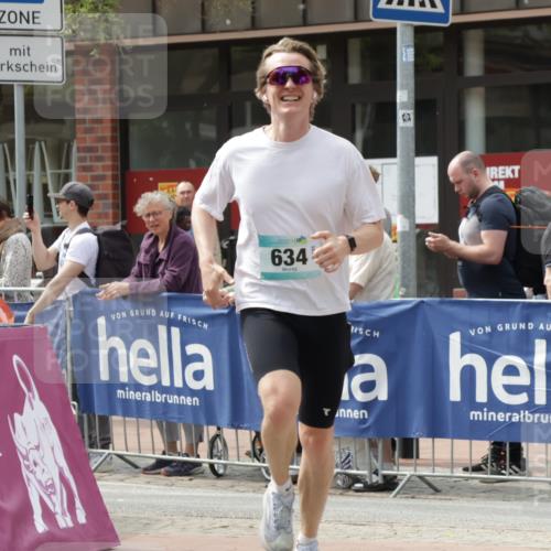 10.05.2026 - 8. Wedeler Halbmarathon Yannick Fuchs http://msf.ph/oto/9728410 10.05.2026 12:13:24 Ziel 634, 2126 meine-sportfotos.de