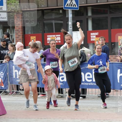 10.05.2026 - 8. Wedeler Halbmarathon Yannick Fuchs http://msf.ph/oto/9728411 10.05.2026 11:42:36 Ziel 458, 581, 589, 2035 meine-sportfotos.de