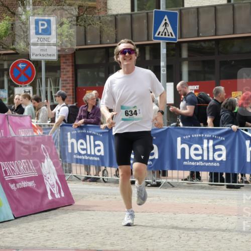 10.05.2026 - 8. Wedeler Halbmarathon Yannick Fuchs http://msf.ph/oto/9728420 10.05.2026 12:13:24 Ziel 634, 2126 meine-sportfotos.de