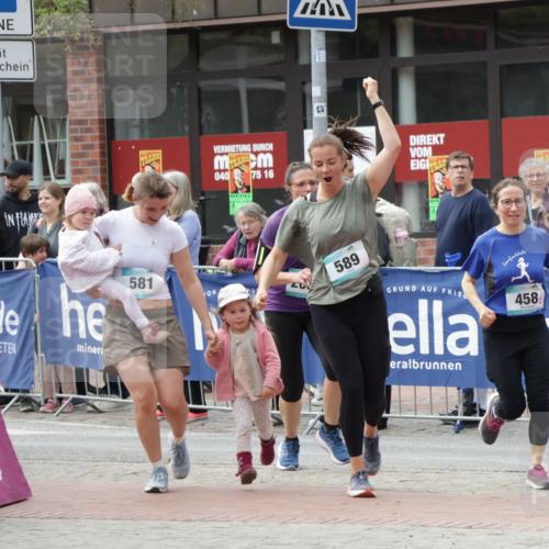10.05.2026 - 8. Wedeler Halbmarathon Yannick Fuchs http://msf.ph/oto/9728421 10.05.2026 11:42:37 Ziel 458, 581, 589, 2035 meine-sportfotos.de