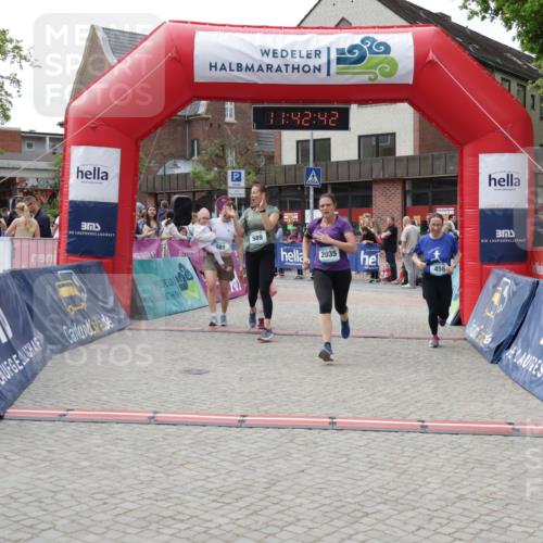 10.05.2026 - 8. Wedeler Halbmarathon Yannick Fuchs http://msf.ph/oto/9728507 10.05.2026 11:42:40 Ziel 106, 458, 581, 589, 2035 meine-sportfotos.de
