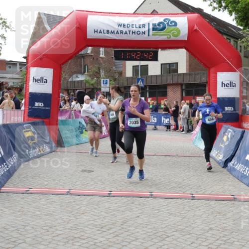 10.05.2026 - 8. Wedeler Halbmarathon Yannick Fuchs http://msf.ph/oto/9728517 10.05.2026 11:42:40 Ziel 106, 458, 581, 589, 2035 meine-sportfotos.de
