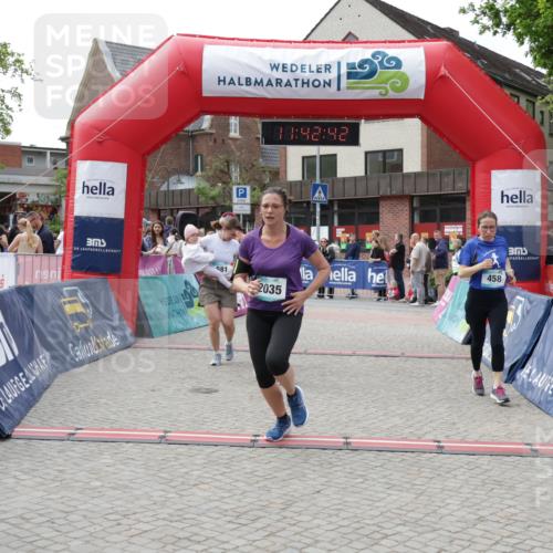 10.05.2026 - 8. Wedeler Halbmarathon Yannick Fuchs http://msf.ph/oto/9728529 10.05.2026 11:42:41 Ziel 106, 458, 581, 589, 2035 meine-sportfotos.de