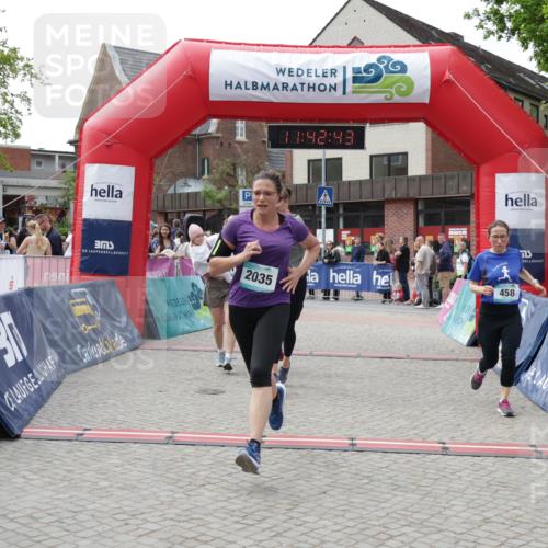 10.05.2026 - 8. Wedeler Halbmarathon Yannick Fuchs http://msf.ph/oto/9728534 10.05.2026 11:42:41 Ziel 106, 458, 581, 589, 2035 meine-sportfotos.de
