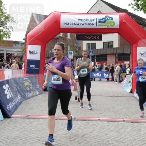 10.05.2026 - 8. Wedeler Halbmarathon Yannick Fuchs http://msf.ph/oto/9728543 10.05.2026 11:42:41 Ziel 106, 458, 581, 589, 2035 meine-sportfotos.de