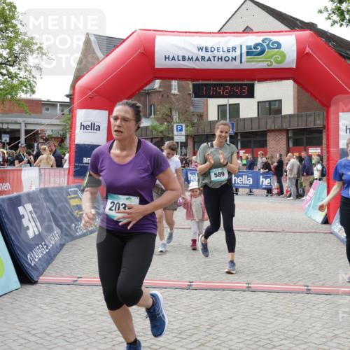 10.05.2026 - 8. Wedeler Halbmarathon Yannick Fuchs http://msf.ph/oto/9728550 10.05.2026 11:42:41 Ziel 106, 458, 581, 589, 2035 meine-sportfotos.de
