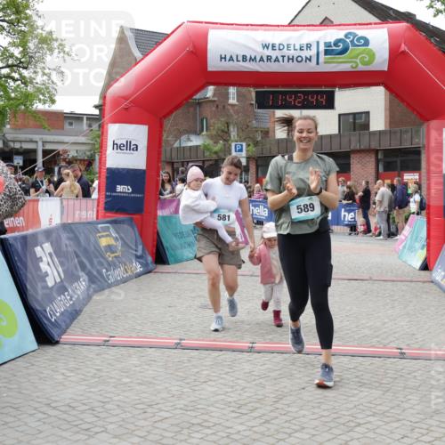 10.05.2026 - 8. Wedeler Halbmarathon Yannick Fuchs http://msf.ph/oto/9728565 10.05.2026 11:42:42 Ziel 106, 458, 581, 589, 2035 meine-sportfotos.de