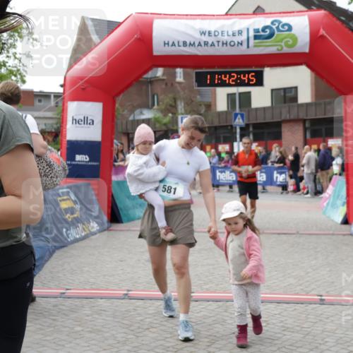 10.05.2026 - 8. Wedeler Halbmarathon Yannick Fuchs http://msf.ph/oto/9728584 10.05.2026 11:42:43 Ziel 106, 458, 581, 589, 2035 meine-sportfotos.de