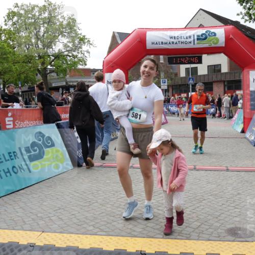 10.05.2026 - 8. Wedeler Halbmarathon Yannick Fuchs http://msf.ph/oto/9728625 10.05.2026 11:42:45 Ziel 106, 458, 581, 589, 2035, 2059 meine-sportfotos.de
