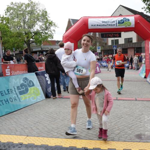 10.05.2026 - 8. Wedeler Halbmarathon Yannick Fuchs http://msf.ph/oto/9728629 10.05.2026 11:42:45 Ziel 106, 458, 581, 589, 2035, 2059 meine-sportfotos.de