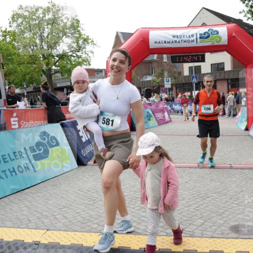 10.05.2026 - 8. Wedeler Halbmarathon Yannick Fuchs http://msf.ph/oto/9728638 10.05.2026 11:42:45 Ziel 106, 458, 581, 589, 2035, 2059 meine-sportfotos.de