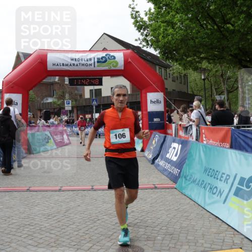 10.05.2026 - 8. Wedeler Halbmarathon Yannick Fuchs http://msf.ph/oto/9728664 10.05.2026 11:42:46 Ziel 106, 458, 581, 2059 meine-sportfotos.de