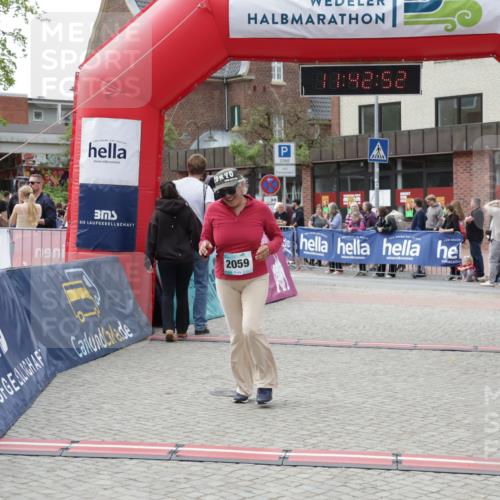 10.05.2026 - 8. Wedeler Halbmarathon Yannick Fuchs http://msf.ph/oto/9728716 10.05.2026 11:42:51 Ziel 2059 meine-sportfotos.de