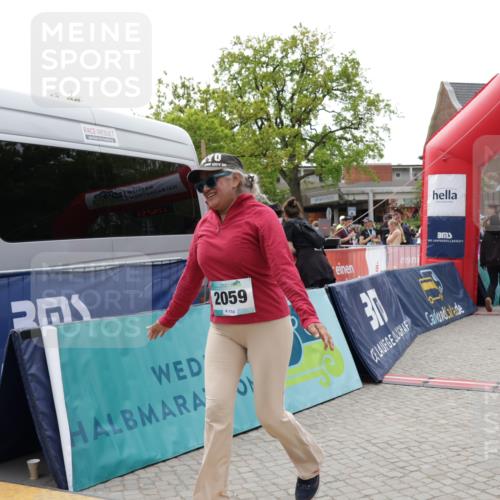 10.05.2026 - 8. Wedeler Halbmarathon Yannick Fuchs http://msf.ph/oto/9728753 10.05.2026 11:42:53 Ziel 906, 2059 meine-sportfotos.de