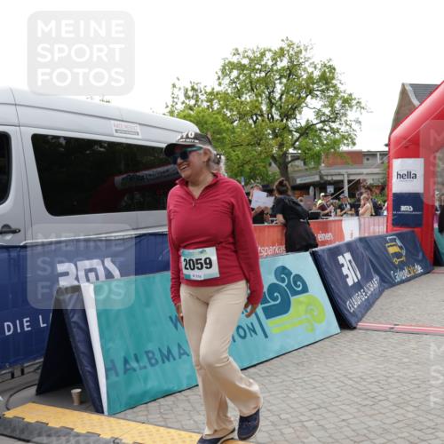 10.05.2026 - 8. Wedeler Halbmarathon Yannick Fuchs http://msf.ph/oto/9728758 10.05.2026 11:42:53 Ziel 906, 2059 meine-sportfotos.de