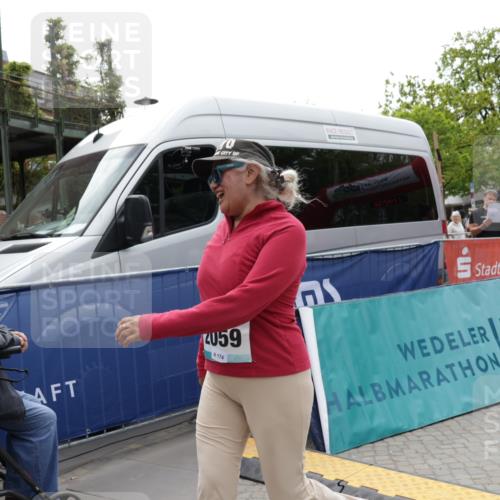 10.05.2026 - 8. Wedeler Halbmarathon Yannick Fuchs http://msf.ph/oto/9728775 10.05.2026 11:42:54 Ziel 906, 2059 meine-sportfotos.de