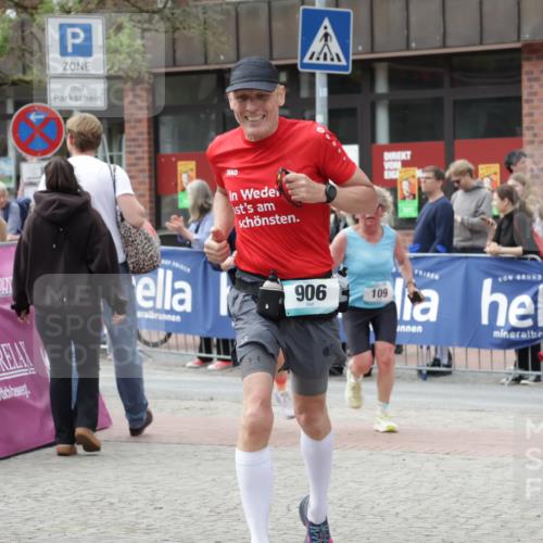 10.05.2026 - 8. Wedeler Halbmarathon Yannick Fuchs http://msf.ph/oto/9728790 10.05.2026 11:42:57 Ziel 109, 128, 906 meine-sportfotos.de