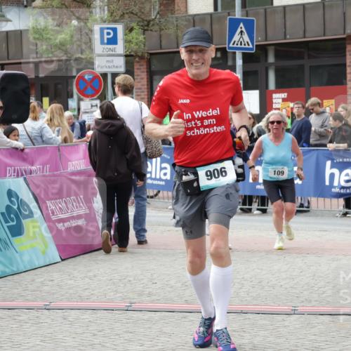 10.05.2026 - 8. Wedeler Halbmarathon Yannick Fuchs http://msf.ph/oto/9728801 10.05.2026 11:42:57 Ziel 109, 128, 906 meine-sportfotos.de