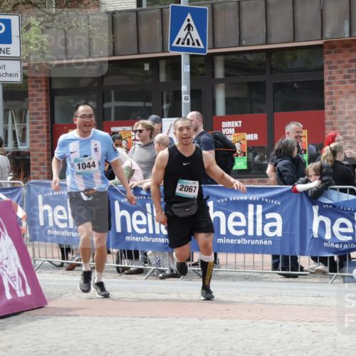 10.05.2026 - 8. Wedeler Halbmarathon Yannick Fuchs http://msf.ph/oto/9728809 10.05.2026 12:14:13 Ziel 1044, 2008, 2067 meine-sportfotos.de
