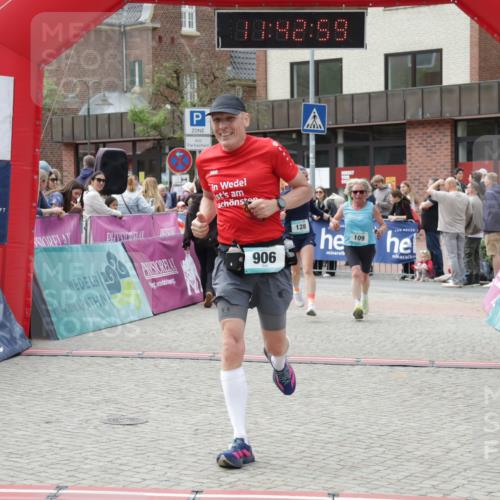 10.05.2026 - 8. Wedeler Halbmarathon Yannick Fuchs http://msf.ph/oto/9728815 10.05.2026 11:42:58 Ziel 109, 128, 906 meine-sportfotos.de