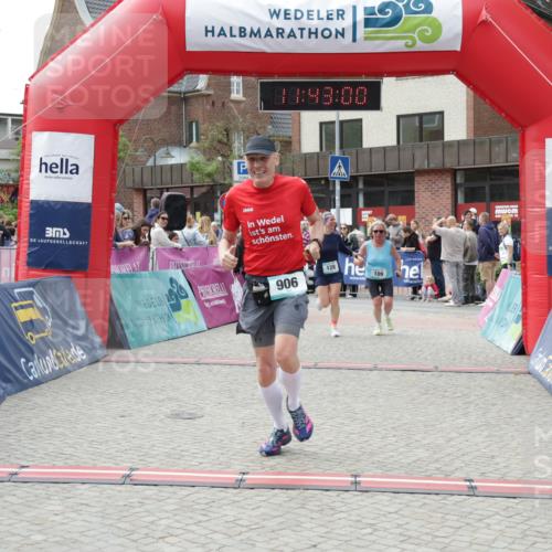 10.05.2026 - 8. Wedeler Halbmarathon Yannick Fuchs http://msf.ph/oto/9728820 10.05.2026 11:42:58 Ziel 109, 128, 906 meine-sportfotos.de