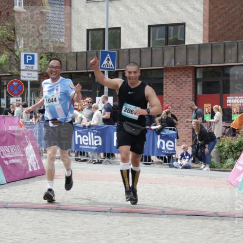 10.05.2026 - 8. Wedeler Halbmarathon Yannick Fuchs http://msf.ph/oto/9728841 10.05.2026 12:14:15 Ziel 1044, 2067 meine-sportfotos.de