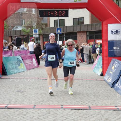 10.05.2026 - 8. Wedeler Halbmarathon Yannick Fuchs http://msf.ph/oto/9728860 10.05.2026 11:43:00 Ziel 109, 128, 649, 650, 849, 906 meine-sportfotos.de