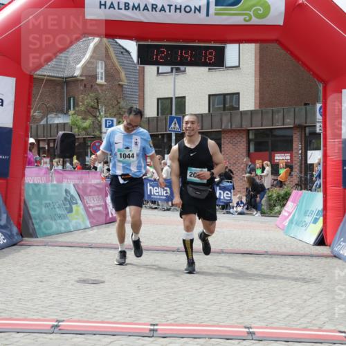 10.05.2026 - 8. Wedeler Halbmarathon Yannick Fuchs http://msf.ph/oto/9728864 10.05.2026 12:14:16 Ziel 1044, 2067 meine-sportfotos.de