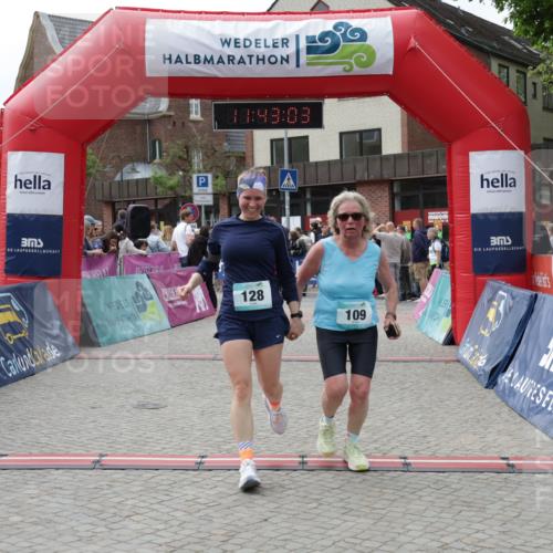 10.05.2026 - 8. Wedeler Halbmarathon Yannick Fuchs http://msf.ph/oto/9728885 10.05.2026 11:43:01 Ziel 109, 128, 649, 650, 849, 906, 973 meine-sportfotos.de