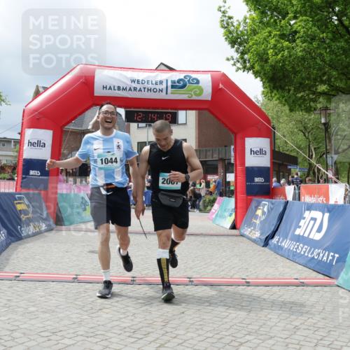 10.05.2026 - 8. Wedeler Halbmarathon Yannick Fuchs http://msf.ph/oto/9728900 10.05.2026 12:14:17 Ziel 1044, 2067 meine-sportfotos.de