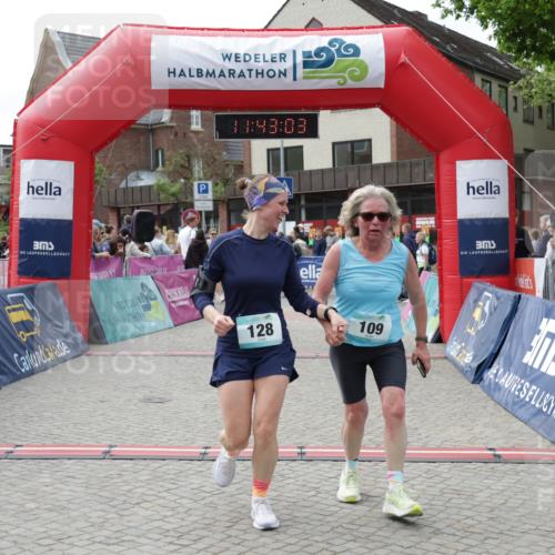 10.05.2026 - 8. Wedeler Halbmarathon Yannick Fuchs http://msf.ph/oto/9728901 10.05.2026 11:43:01 Ziel 109, 128, 649, 650, 849, 906, 973 meine-sportfotos.de