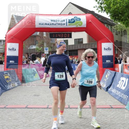 10.05.2026 - 8. Wedeler Halbmarathon Yannick Fuchs http://msf.ph/oto/9728904 10.05.2026 11:43:02 Ziel 109, 128, 649, 650, 849, 906, 973 meine-sportfotos.de