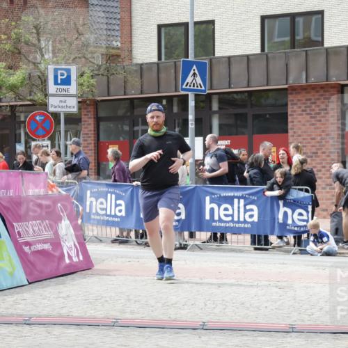 10.05.2026 - 8. Wedeler Halbmarathon Yannick Fuchs http://msf.ph/oto/9728938 10.05.2026 12:14:24 Ziel 446 meine-sportfotos.de