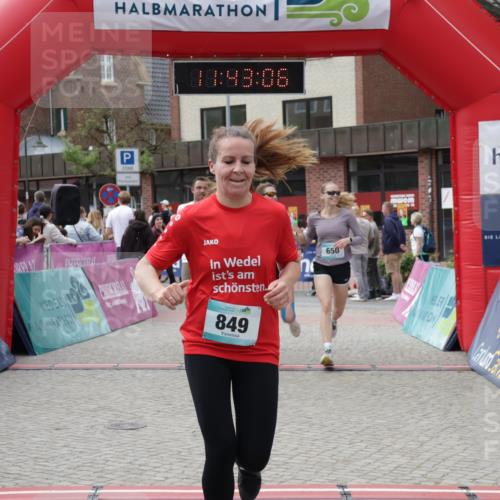10.05.2026 - 8. Wedeler Halbmarathon Yannick Fuchs http://msf.ph/oto/9728954 10.05.2026 11:43:04 Ziel 109, 128, 649, 650, 849, 973, 2073, 2158 meine-sportfotos.de