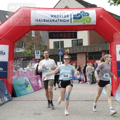 10.05.2026 - 8. Wedeler Halbmarathon Yannick Fuchs http://msf.ph/oto/9728971 10.05.2026 11:43:06 Ziel 649, 650, 849, 973, 2073, 2158 meine-sportfotos.de