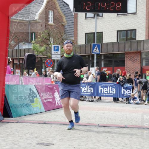 10.05.2026 - 8. Wedeler Halbmarathon Yannick Fuchs http://msf.ph/oto/9728972 10.05.2026 12:14:26 Ziel 446 meine-sportfotos.de