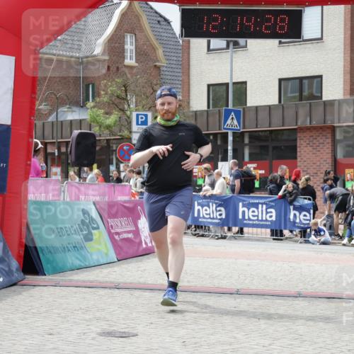 10.05.2026 - 8. Wedeler Halbmarathon Yannick Fuchs http://msf.ph/oto/9728976 10.05.2026 12:14:26 Ziel 446 meine-sportfotos.de
