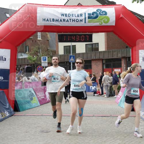 10.05.2026 - 8. Wedeler Halbmarathon Yannick Fuchs http://msf.ph/oto/9728977 10.05.2026 11:43:06 Ziel 649, 650, 849, 973, 2073, 2158 meine-sportfotos.de