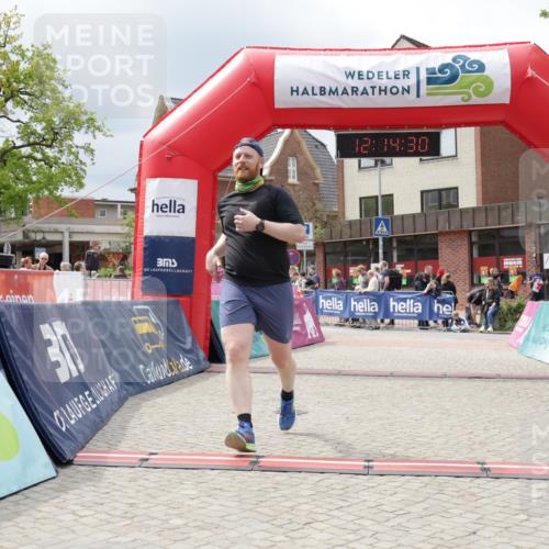 10.05.2026 - 8. Wedeler Halbmarathon Yannick Fuchs http://msf.ph/oto/9728998 10.05.2026 12:14:28 Ziel 446 meine-sportfotos.de