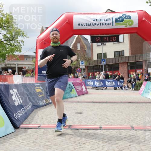 10.05.2026 - 8. Wedeler Halbmarathon Yannick Fuchs http://msf.ph/oto/9729007 10.05.2026 12:14:28 Ziel 446 meine-sportfotos.de